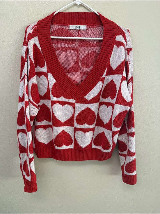 Madden Nyc Sweaters - Red & White Heart Pattern V‑Neck Sweater by Madden NYC SzXXXL